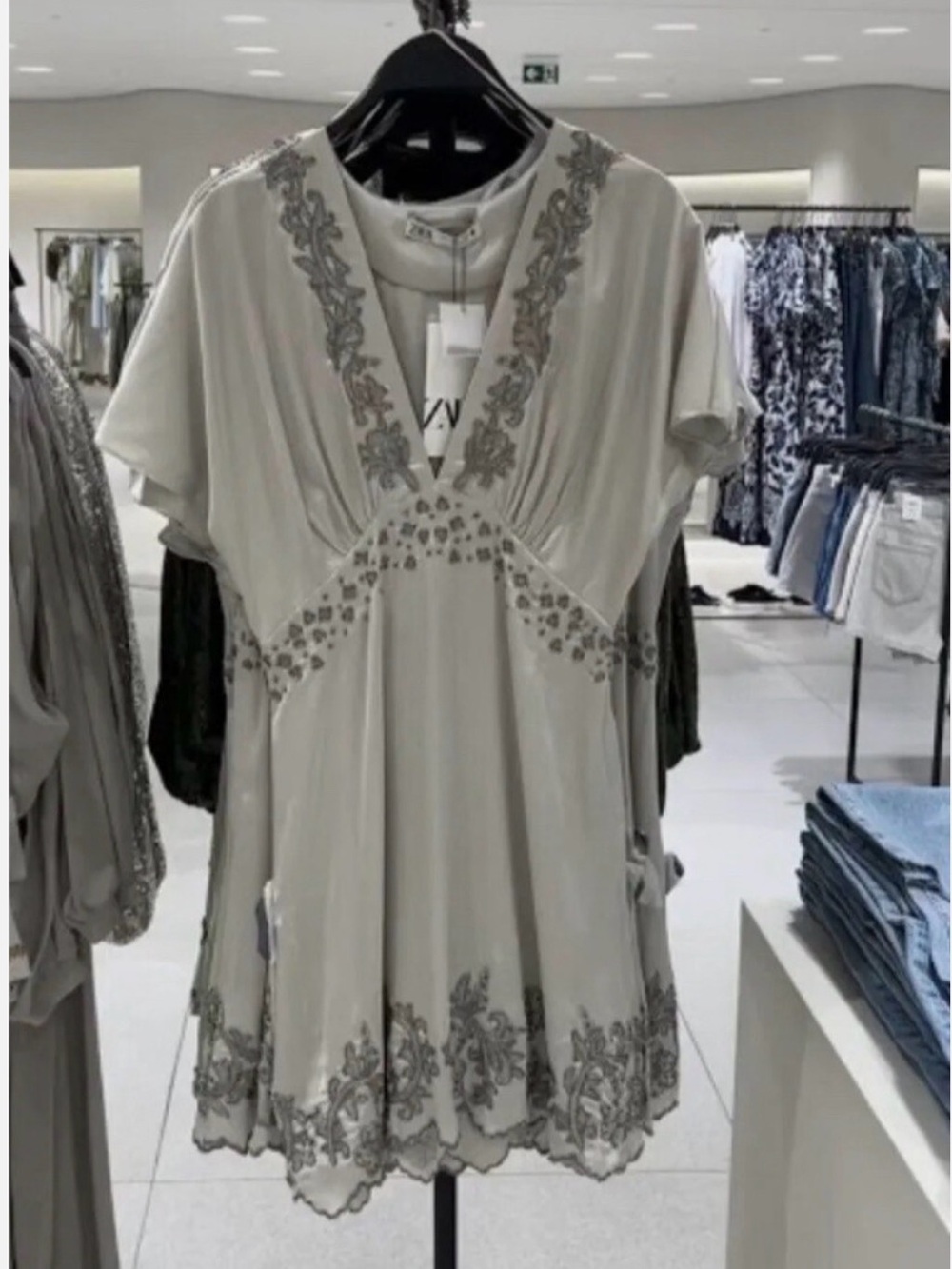 ZARA SATIN DRESS WITH EMBROIDERY LIMITED EDITION PEARL GREY Side M.